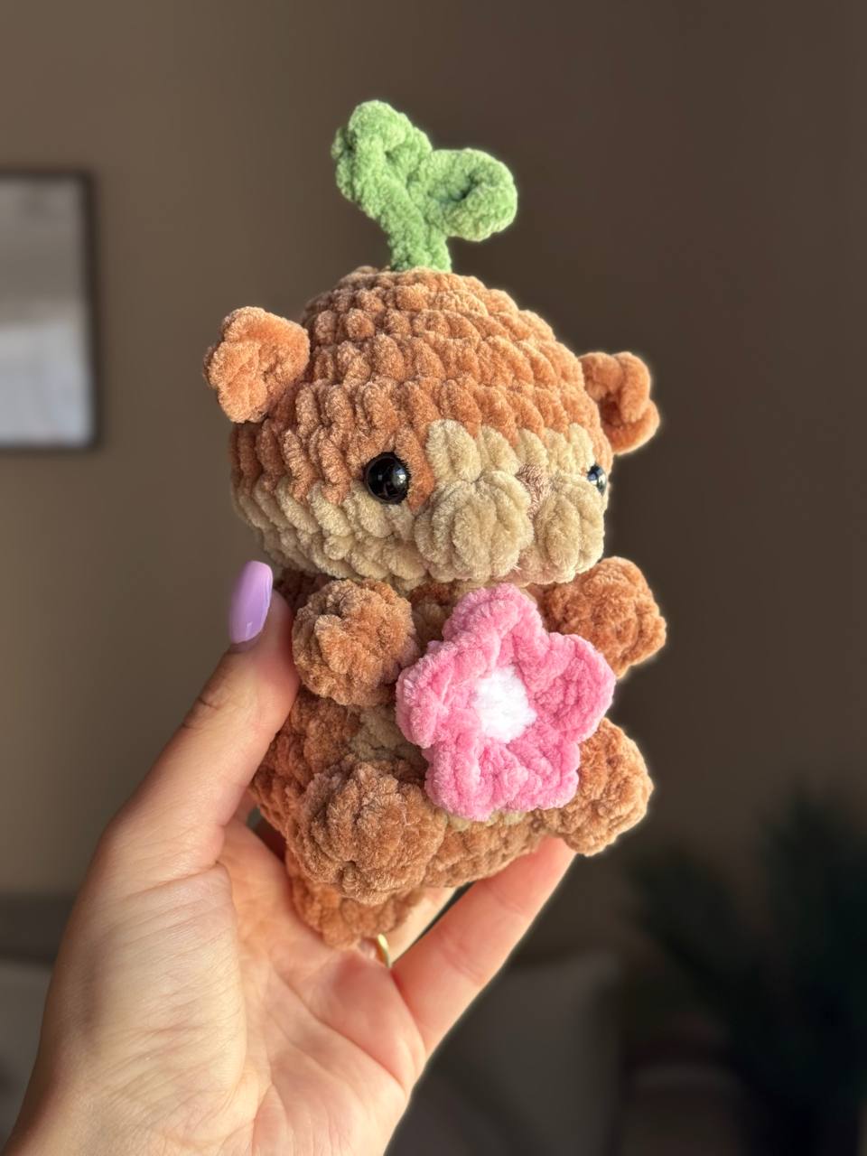 Kleine Otter mit blumen